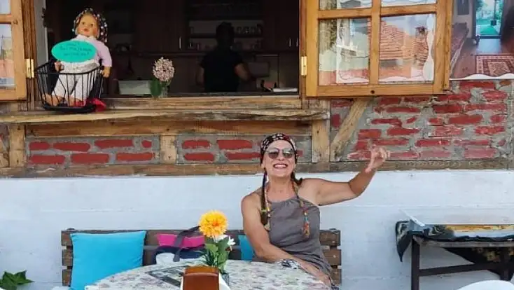 KARANFİLLİ PEŞKİR, AYNA ve KAR